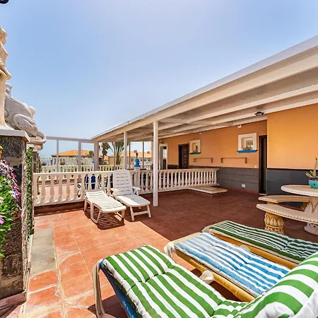 Apartment With Garden Views In El Medano (Tenerife)