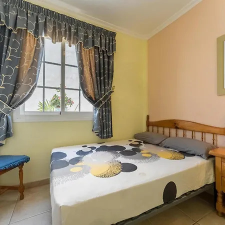 With Garden Views In Apartment *